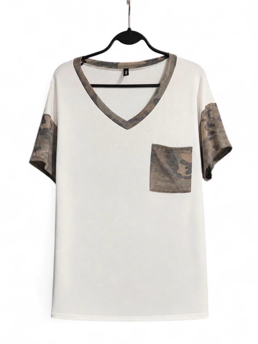 1 Clique Women’s Medium Ivory Camo V-Neck Pocket T-Shirt Short Sleeve Casual Top